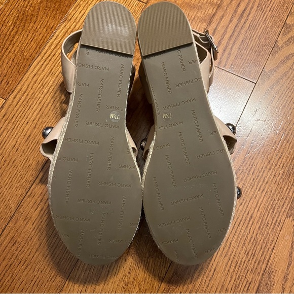 MARC FISHER NWOB Faythe Silver Studded Platform Sandals 7.5 M Tan - Picture 5 of 9
